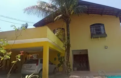 Casa 04 quartos 01 suíte 06 vagas de garagem  no bolsão de interlagos