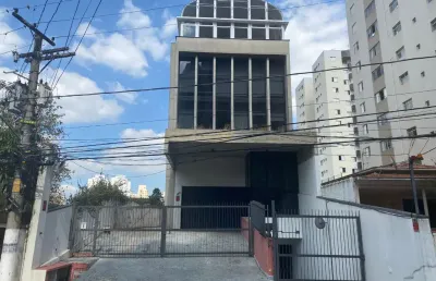 Galpão  1800m²  03 andares  com 20 vagas de gagarem  a 300 metros da estação de metrô são judas