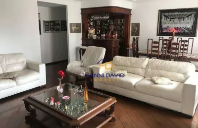 Vende apartamento na saúde com quatro dormitórios uma suíte  duas vagas próximo do metrô. 160m² sp .