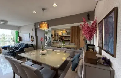 Apartamento com 03 dormitórios com 1 suíte no bairro estreito em florianópolis.