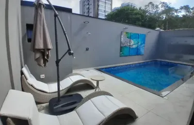 Casa com 5 quartos à venda na Rua Heitor Sanches, 1065, Canto do Forte, Praia Grande