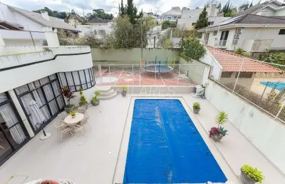 Casa com 768 m², 5 quartos sendo 5 suítes à venda no bairro vista alegre.