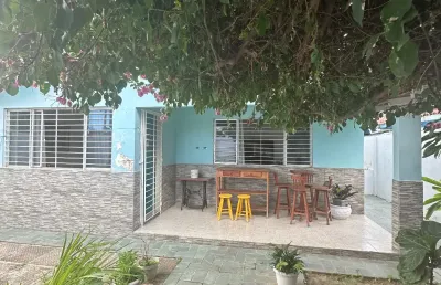 Casa pau amarelo, ampla com 264m² – 3 quartos, escritório, terraço e garagem para 3 carros!