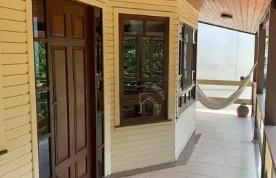 Casa com 3 dormitórios à venda, 540 m² por r$ 1.900.000,00 - condomínio v - arujá/sp