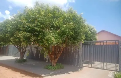 Casa com quintal amplo, 4 quartos sendo 1 suíte à venda no jardim alvorada em três lagoas - ms