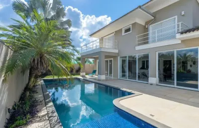 Residência de alto padrão com área gourmet, piscina e sustentabilidade no alto dos ipês