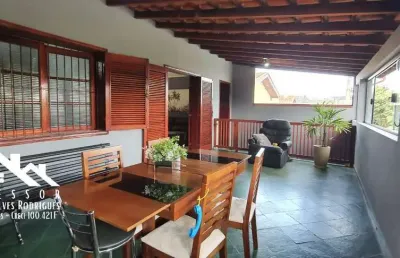 Ótima casa com edícula no fundo no jardim planalto em limeira sp