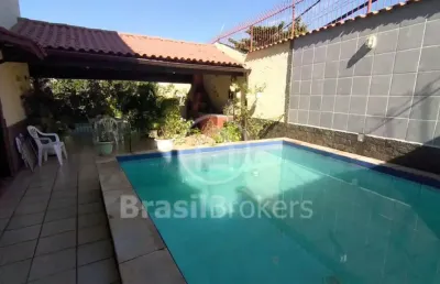 Casa 4 quartos com piscina churrasqueira condomínio fechado