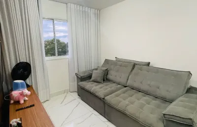 Apartamento saída de chapada, 2 quartos, piso porcelanato e planejados.