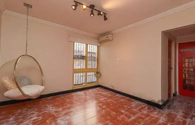 Apartamento de 2 dormitórios no bairro auxiliadora, próximo a plínio brasil mila