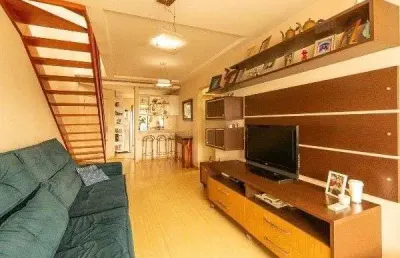 Cobertura com 3 quartos, 2 suítes e 2 vagas no petrópolis – vista deslumbrante!