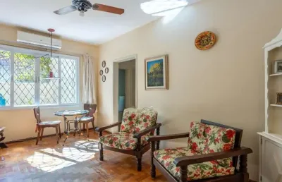 Apartamento térreo com pátio à venda no bom fim – 2 dormitórios e dependência
