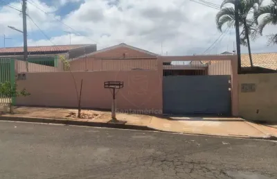 Casa à venda no cinco conjuntos - com 4 quartos, sendo 1 suíte