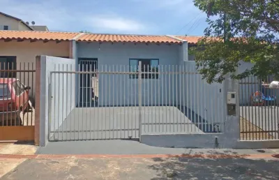 Casa geminada à venda com 2 dormitórios, região norte de londrina.