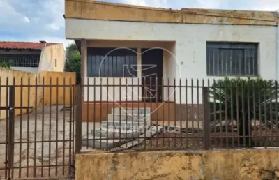 Casa próxima ao centro de londrina com 253m² de terreno