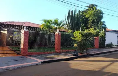 Casa à venda com 3 quartos sendo 2 suítes na região leste de londrina