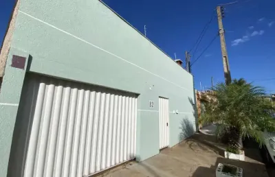 Casa com 2 dormitórios á venda na região norte de londrina.