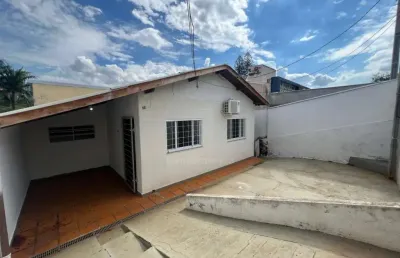 Casa assobradada para alugar na beira do lago| 3 quartos, ampla e bem localizada