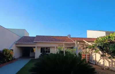 Casa para venda com 3 quartos e amplo quintal, próximo da avenida saul elkind