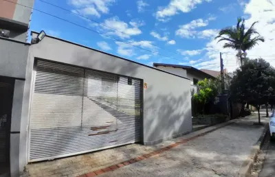 Casa para alugar no bairro champagnat com 3 suítes na região oeste de londrina