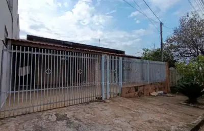 Casa para locação com 3 quartos e churrasqueira no jardim catuaí, zona norte de londrina