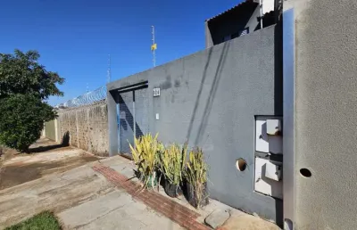 Casa para alugar no jardim califórnia, região leste de londrina, com 2 quartos.