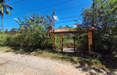Casa com varanda, churrasqueira e terreno amplo à venda em suzano