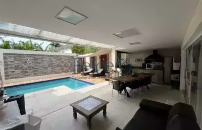Casa de 350 m², 4 suítes, área externa espaço gourmet e piscina em condomínio art life