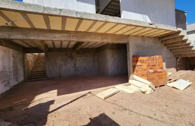 Sobrado de 250m² no jardins porto com 3 suítes e vista privilegiada!
