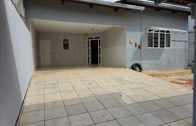 Casa ampla com 4 quartos, varanda gourmet e 3 vagas no parque amazônia!