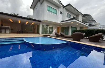 Magnífica mansão no coração do recreio - 5 quartos, sendo 4 suítes e um baita terreno