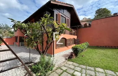 Tranquilidade e espaço: 2 imóveis em 1 em meio à natureza!