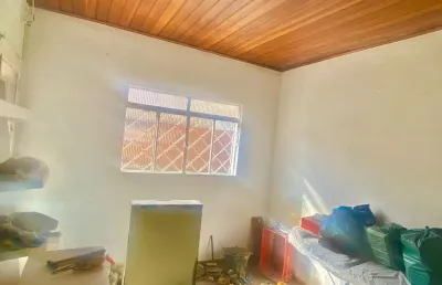 Casa à venda com 1 sala, quarto e cozinha na casa verde média