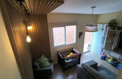 Casa a venda na praia grande, bairro maracanã, com 2 quartos e 1 vaga
