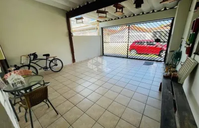 Casa a venda na praia grande, caiçara, com 2 quartos, 1 suite e uma vaga