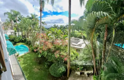 Mansão exclusiva com 900m² construídos no jardim guedala