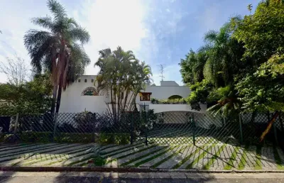 Mansão exclusiva com 900m² construídos no jardim guedala