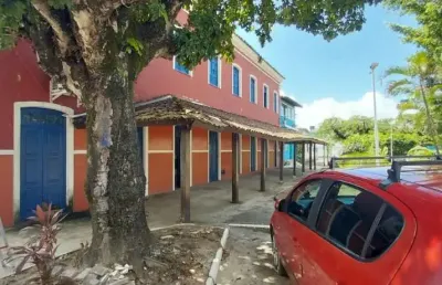 Casarão com mais de 100 anos no centro de itaparica.