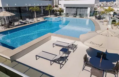 Aluguel anual | alto padrão no centro de balneário camboriú no edifício falcon tower