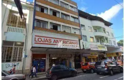 Se você pensa em morar no centro com ótimo custo benefício, essa é sua chance: apartamento de 1 quarto, sala, cozinha (com armário), banheiro social e
