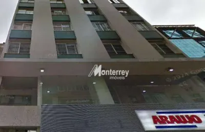 Se você pensa em morar no centro com ótimo custo benefício, essa é sua chance: apartamento de 2 quartos, sala, cozinha (com armário), banheiro social