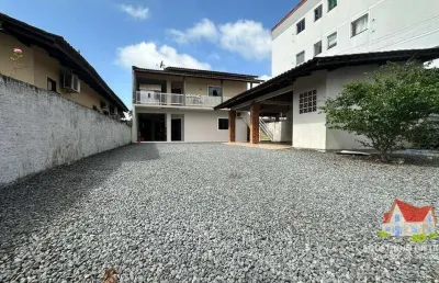 Sobrado residencial c/02 aptos de 03 quartos+moveis planejados+area c/churrasqueira no bairro aventureiro!