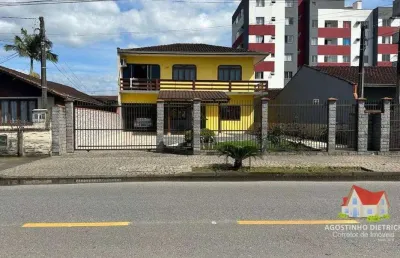 Sobrado residencial c/02 aptos + moveis planejados + area c/churrasqueira no bairro aventureiro!