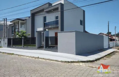 Sobrado residencial c/03 quartos sendo 01 suite e c/alto padrao +moveis planejados e c/terreno de esquina no itaguacu (sfs) !