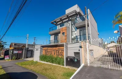 Sobrado 3 suítes com terraço e quintal em condomínio