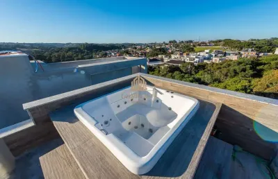 Casa em condomínio fechado com 4 quartos à venda na Rua Hermenegildo Luca, 101, São Braz, Curitiba