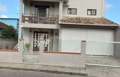 Casa com 5 quartos à venda no Centro, Penha 