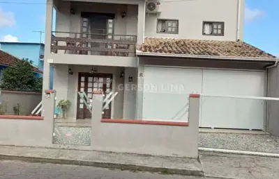 Casa com 5 quartos à venda no Centro, Penha 
