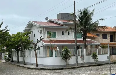 Casa com 6 quartos à venda no Centro, Penha 