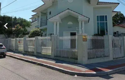 Casa para venda em palhoça, pagani, 3 dormitórios, 3 suítes, 5 banheiros, 2 vagas